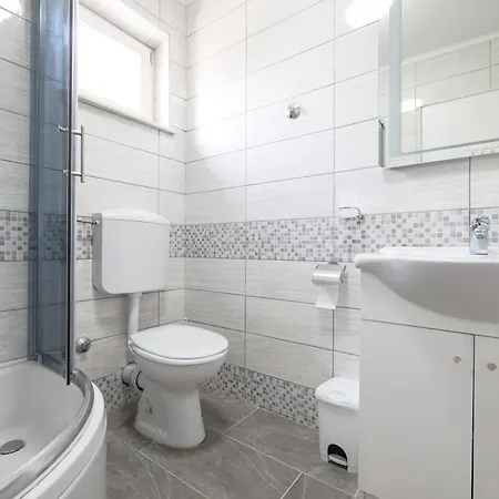 Apartment Chike With Pool Access